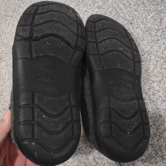 Men's Slippers, Size Small - Picture 6 of 8